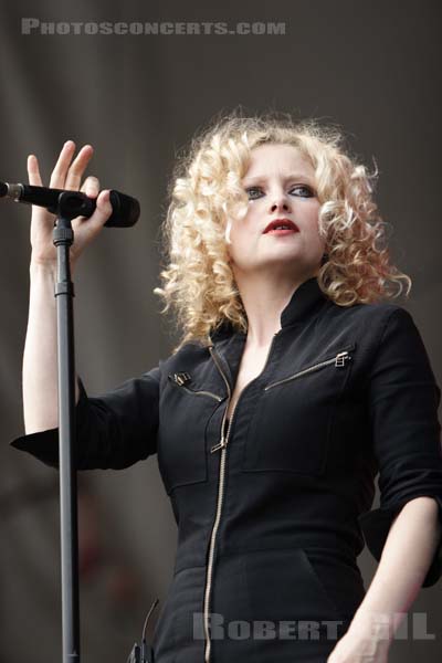 GOLDFRAPP - 2005-08-26 - SAINT CLOUD - Domaine National - Scene de la Cascade - 